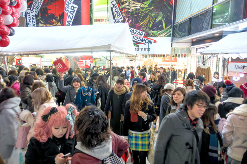 This weekend is one of the biggest sales of the year in Harajuku - LaForet Grand Bazar Winter 2016. 