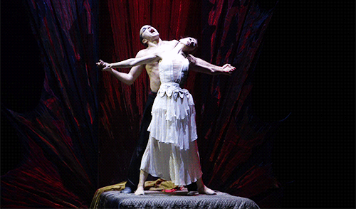 thevideonasty:bbcumbercutey:Dracula by The Northern Ballet, choreography by David Nixon@ars-historia