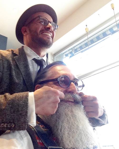 Beard styling for PittiAlways fun and a lot of laught with my barber Eddine @eddinebelaidGlasses @kr