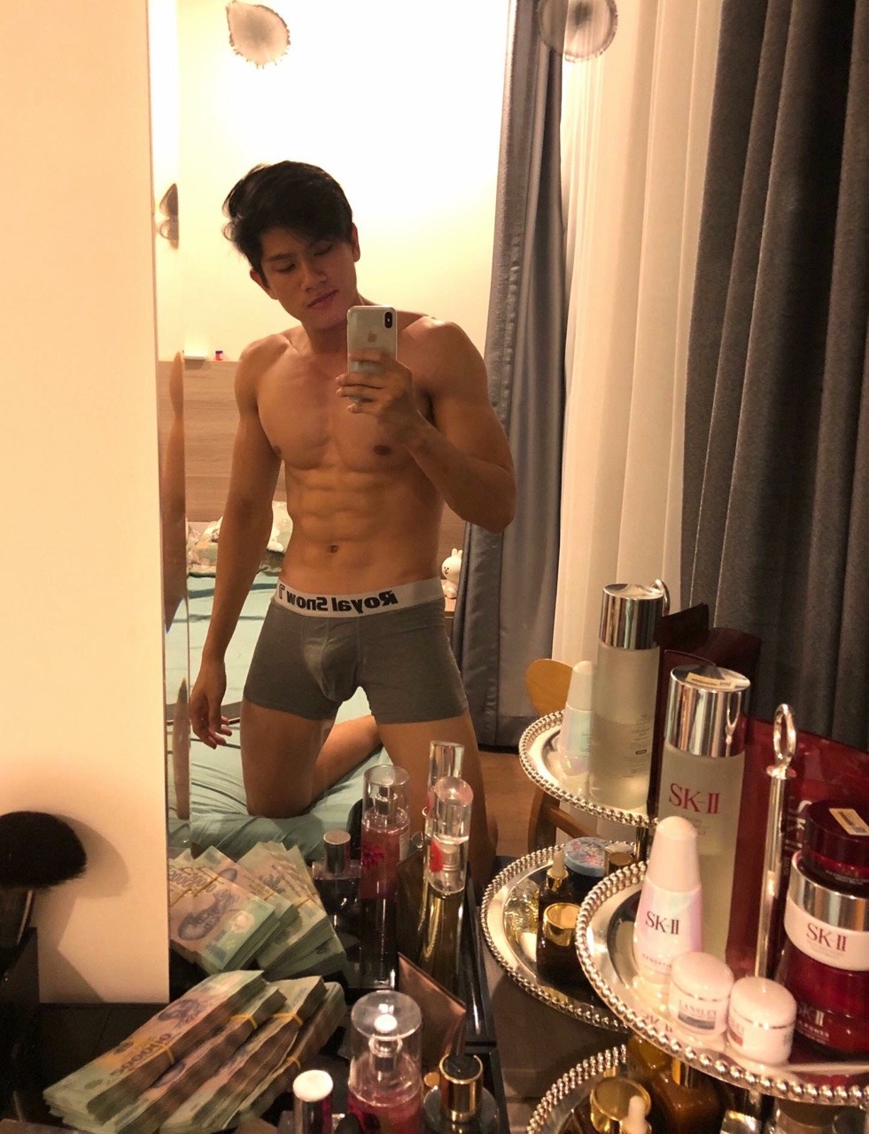 hotasianexposed:  hlthemusclelover:  tuananh94:   hoangnamlau:   Suy cho cùng tập