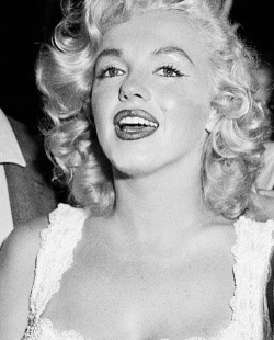 eternalmarilynmonroe: Marilyn Monroe leaving