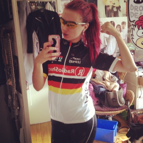 syringe-love: Swallowed a tonne of flies#ladiesinlycra #cycling