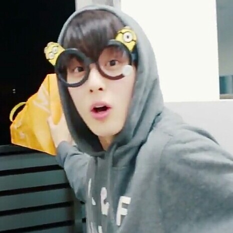 that-s-right-my-type: ASTRO - EunWoo  vs Bug for V app icons Please like if using/saved 