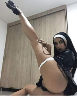 fetishsex:  ensestanne:   Günah yavrum, yapma. 😈   Kombo  