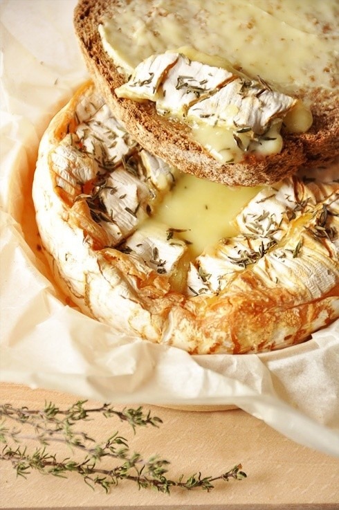 breadandolives:  Camembert de Normandie 