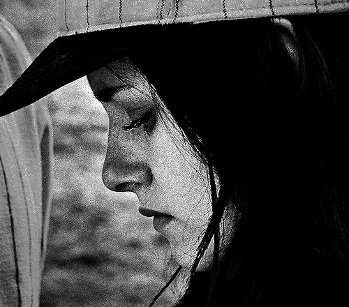DAILYFLICKS 20K EVENT: FAVORITE FALL/HALLOWEEN FILM PER MEMBER TWILIGHT (2008) Rachel (@maya-hawke)