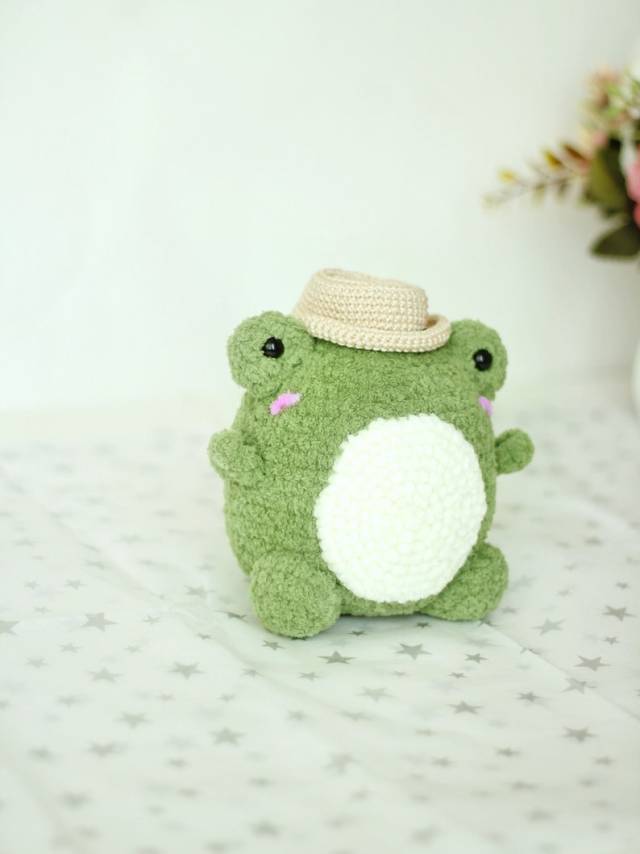 Strawberry frog plush // LesaShoptoys #LesaShoptoys#plush#plushie#plush toy#toy#frog