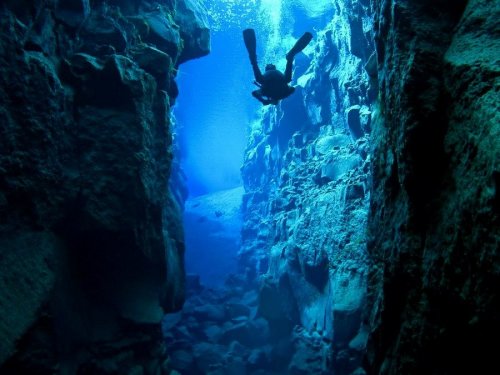 scienceisbeauty:  Located in the Þingvallavatn Lake in the Þingvellir National Park in Iceland, Silfra is crevice between the North American and Eurasian plates. Source: Tectonic Boundary Between the North American and Eurasian Plates (Travelycia)