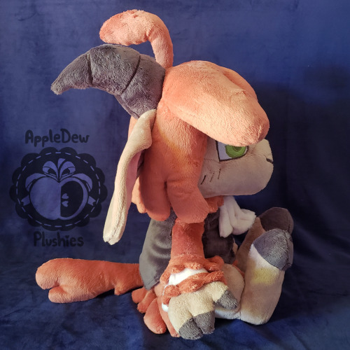 appledew: Jakkob is all set!Made for Lugidog on Twitter.This plushie is made of minky, custom hand-d