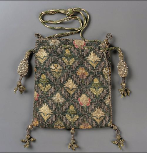 fuckyeahneedlework:goadthings:17th and 18th century bargello pocketbooks.These are really neat!The s