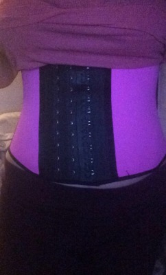 shamelesslyhornyme:  Trying the whole corset/waist