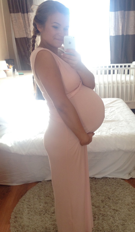 sexypregnancy:You really need to get your preggo chick in some of the best nursing
