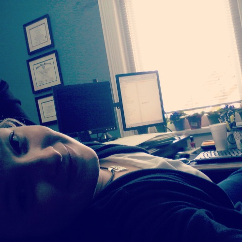 tnfarmgirl:  When ya boss is on vacay, and you wake up from ya nap, and know its close to 5:00.