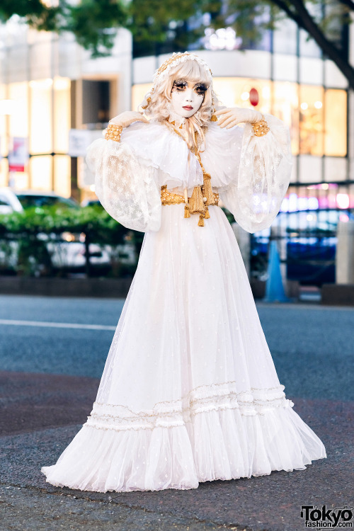 tokyo-fashion: Japanese shironuri artist Minori - today, Christmas day, is her birthday - and lolita