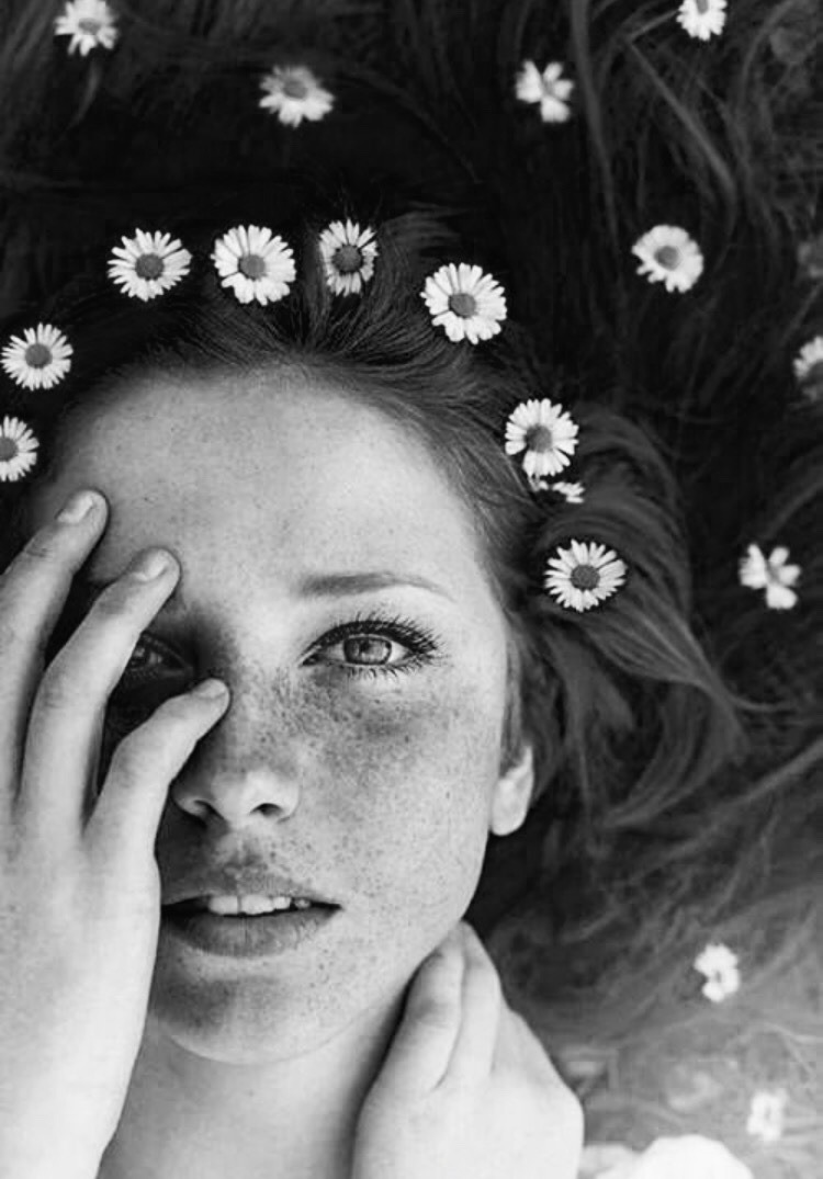 maraudersmemories:  Lilly in forbidden forest with the Marauders  September, 1977