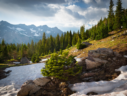 earthporn:Remote scenery in the Rocky Mountains uSA. Lots of snowpack in early July [OC] [1417x1080] by: JonathanJessup