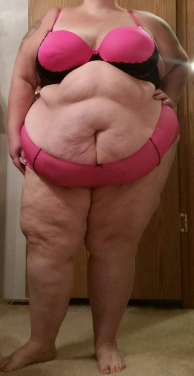 ssbbwsatx:  Love the pink on you babe.