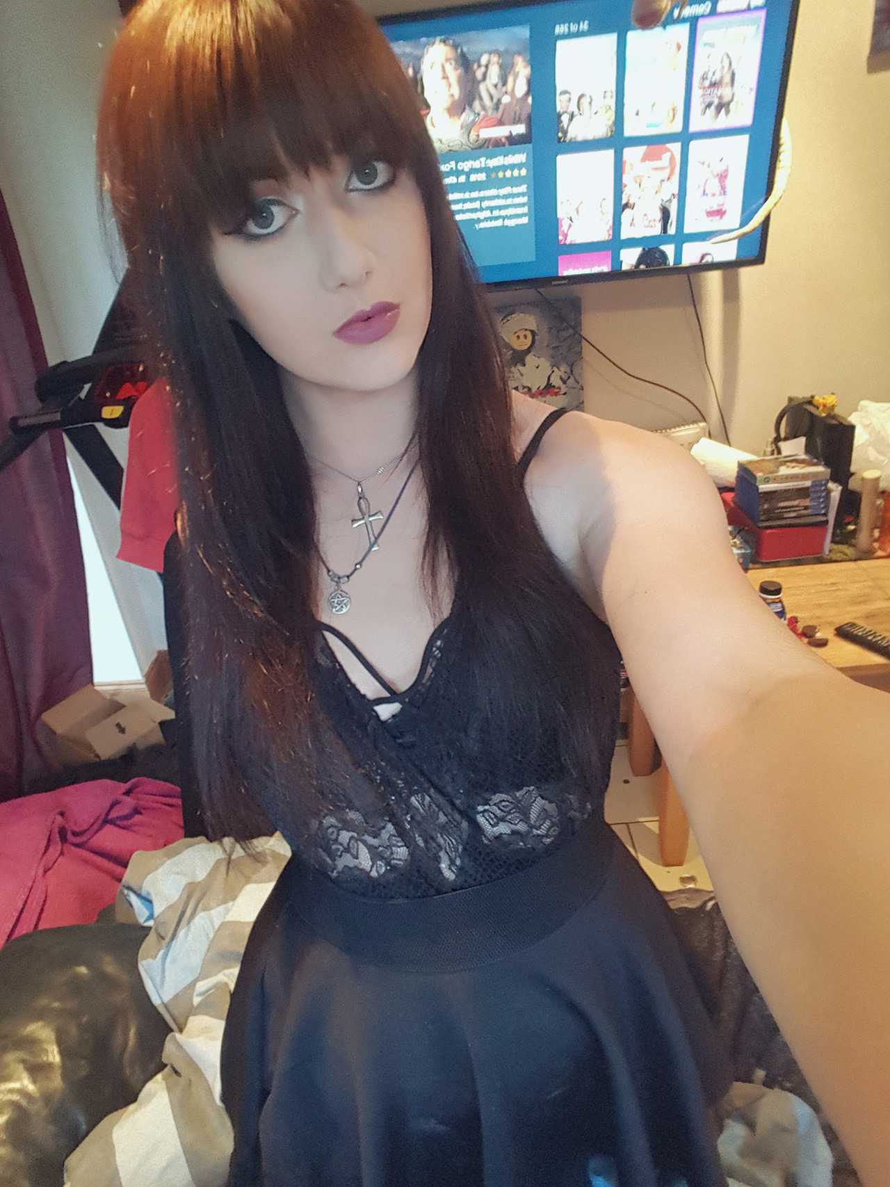 demasiado-descarado-para-usted:  dressed like some sort of summery witch and I’m