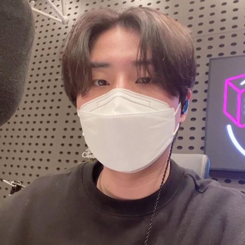 d6official:day6_kisstheradio instagram update with YoungK