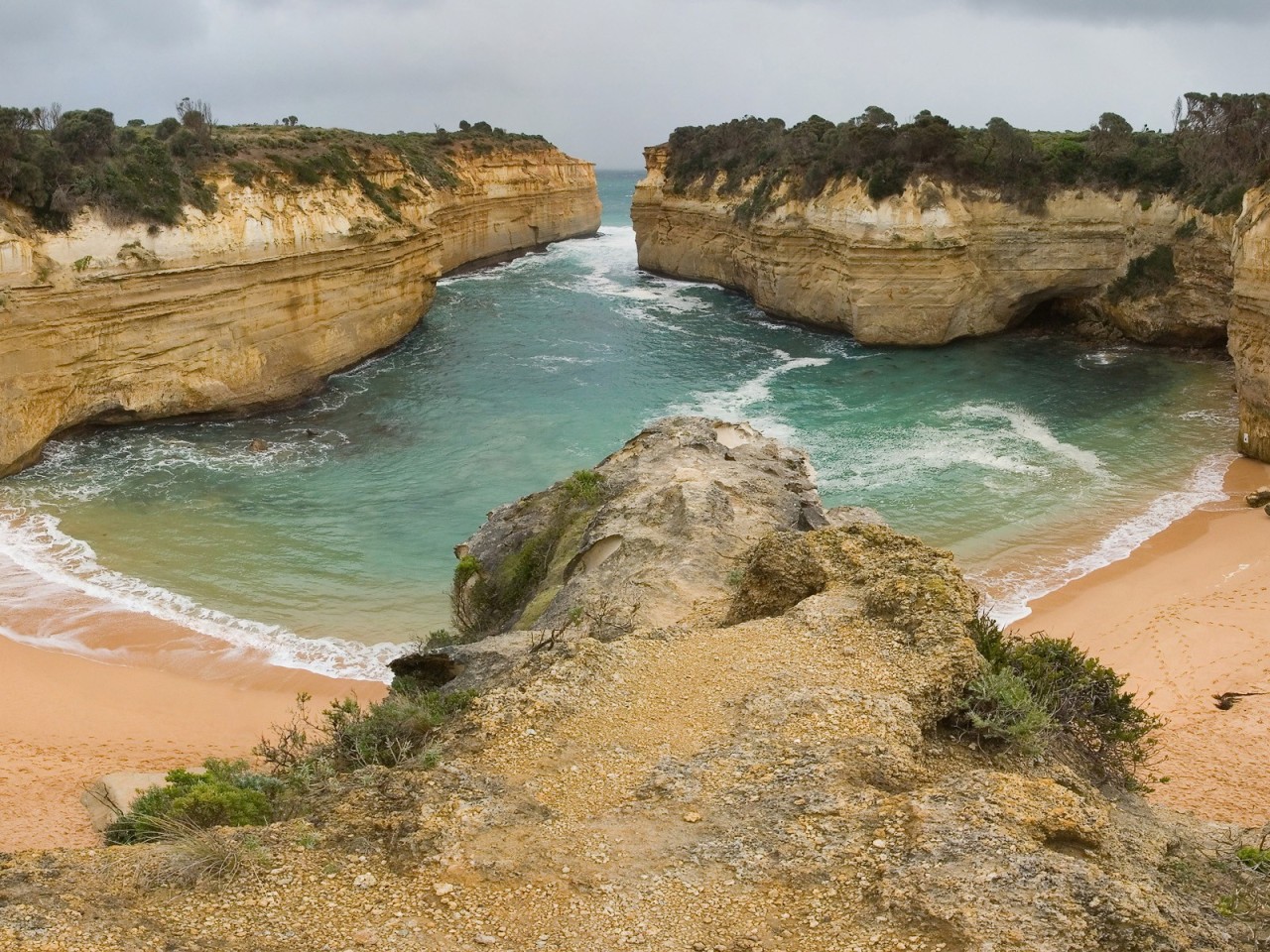 Loch Ard Gorge, Victoria, Australia http://en.wikipedia.org/wiki/Loch_Ard_Gorge http://www.wallpaper-million.com/Wallpapers/f/Beaches/