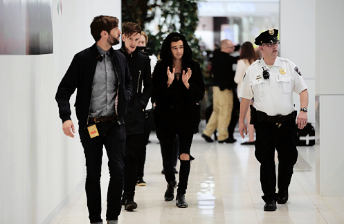 mattys-thigh-gap:  tom is all like, look bitches, there come my boys :)