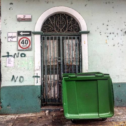 #panama #panamacity #street #old #architecture #arquitetura #rubish #trash #porta #portasejanelas #p