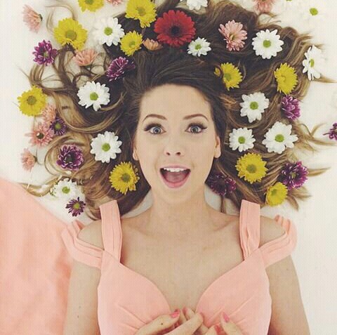 Zoe Sugg - Page 2 Tumblr_nt1as2kfuz1uz5a4wo1_500