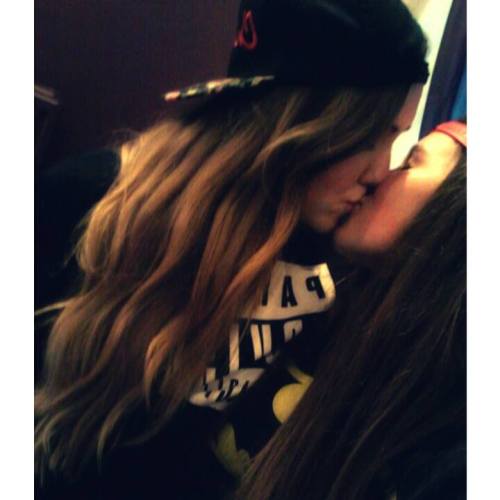 lovel-ylesbian:♡