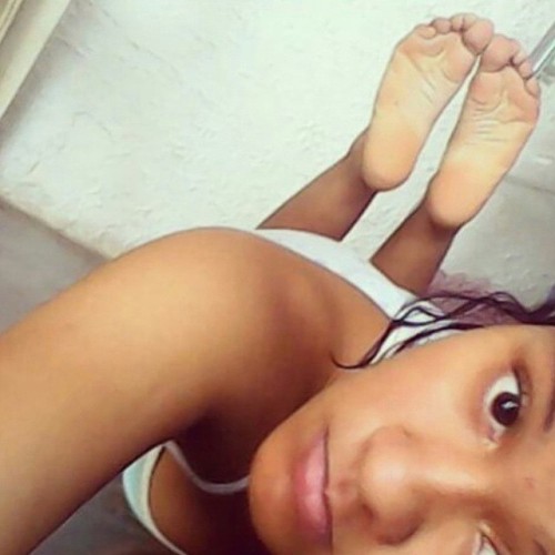 teensolespose:Go to THERE to retrieve a full pics collection in FULL quality!teen feettoes teen thep