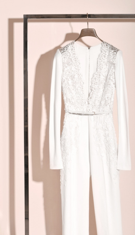 eliesaab: Flash focus on pure summer whites, offset by elegant accents of softened gold and shades o