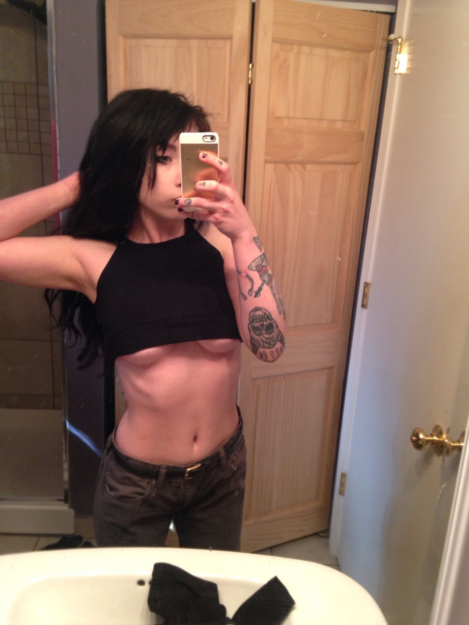 cvltblood:  Lil bit of boob action this morning
