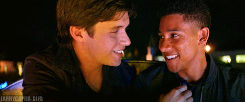 larrycapija-gifs:  Nick Robinson &amp; Keiynan LonsdaleLove, Simon (2018)
