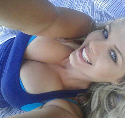 sandrachitown:  Home alone and need some company. Reblog if you can help.
