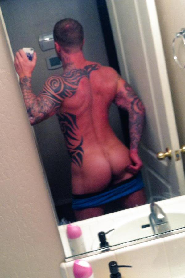 ginger-kicks:  Take them selfies.