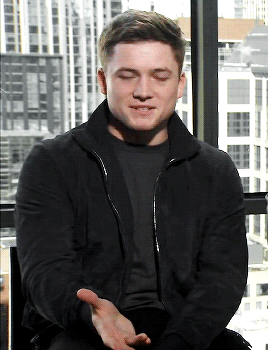 kaciart:  greenmantle:  int: name the members of one direction  Giving the game away Taron. …
