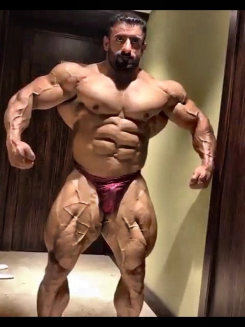 Incredible bodybuilder….he prefers to have his penis in the upward position….it intere