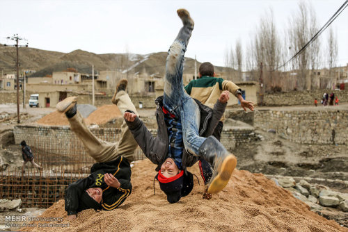 men-sik-isleyarin:روستای دویدوق از توابع شهرستان راز و جرگلان استان خراسان شمالی Demirgazyk Horasa