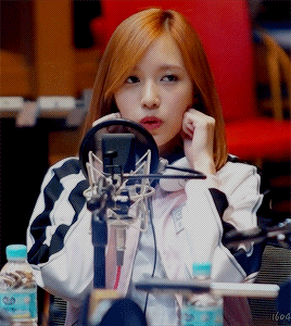 unayeon:mina singing cutely her part of cheer up