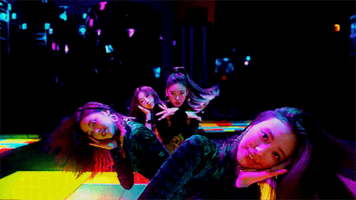 Itzy // DALLA DALLA Mv