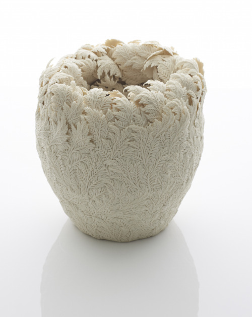 thedesigndome: Exquisite Ceramic Sculptures by Hitomi Hosono Link: Ceramic artist Hitomi Hosono