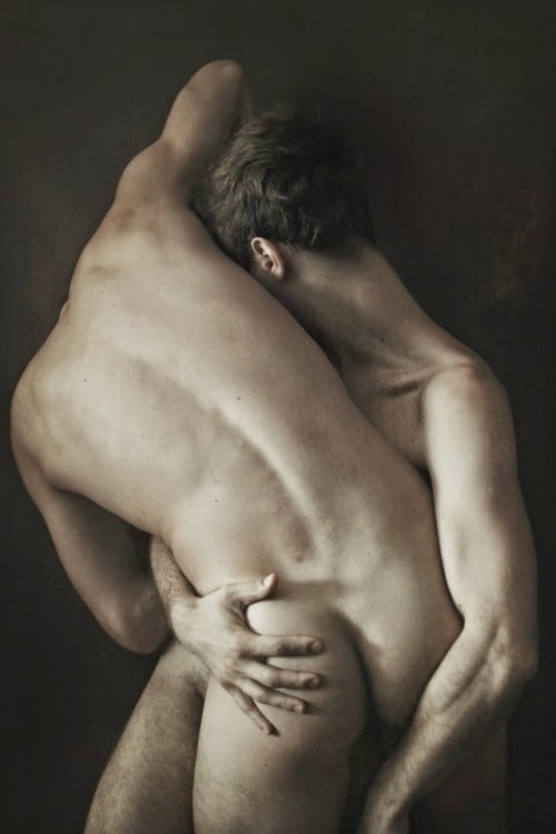 manhide:  http://manhide.tumblr.com