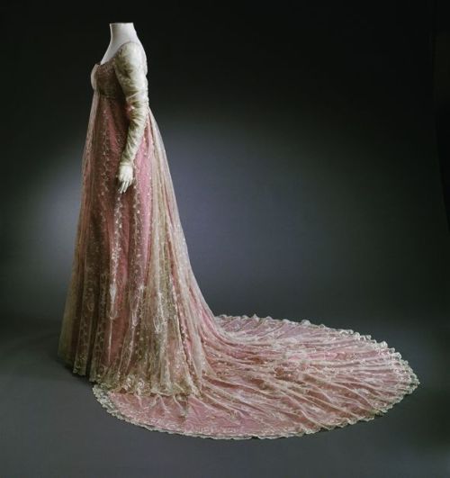 jeannepompadour:Court Dress with Alençon Lace Train, Belgian-French,c. 1800-10
