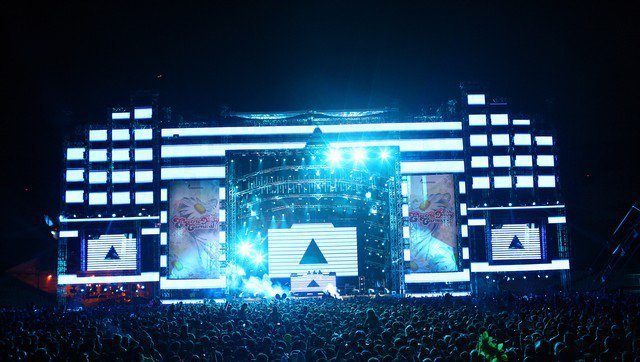 tesk187:  electrictink:  EDCkineticFIELD 2007-2015  Oh, How i miss the old stage
