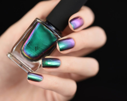 culturenlifestyle:The Shades of the Galaxy on Your NailsNevada-based boutique nail polish shop calle