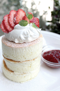 nenrinya:  Soufflé pancakes (スフレパンケーキ)