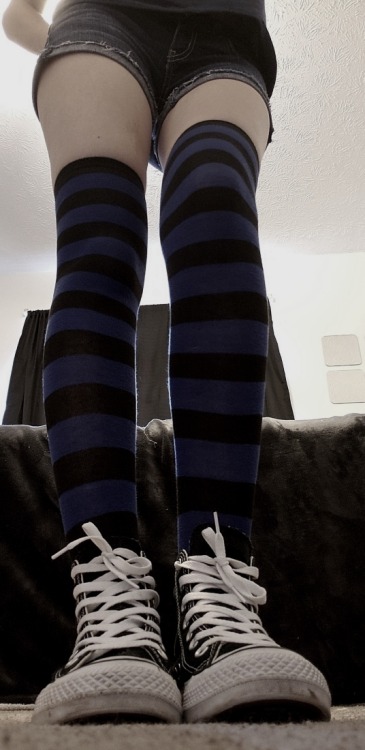 doc-martens-latex-sissy-fetish:  I love she and her Chucks <3 :)