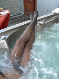 pantyhosemodels:  Chillin in the Jacuzzi wearing