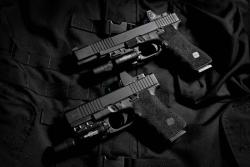 everyday-cutlery:  Custom Glock 17L / 19