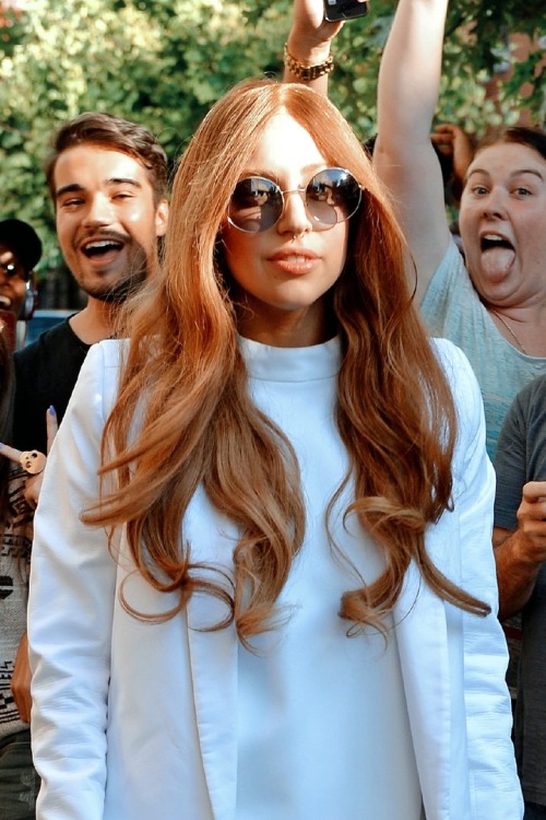  [PHOTO] — Lady Gaga arrives at the studio in New York, USA | September 8, 2013. 