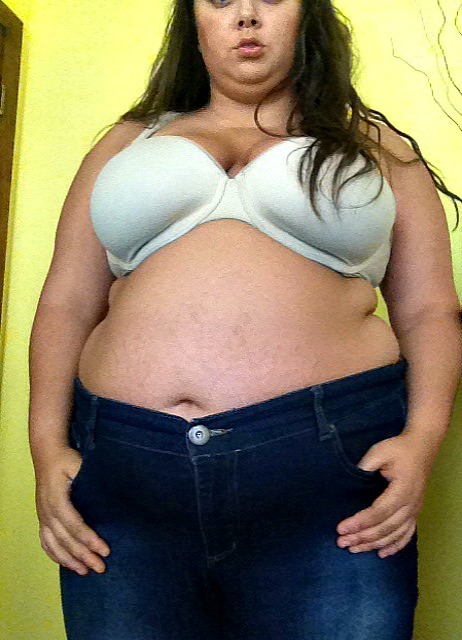 bbblove83:  mollymuffinlove:  I want my belly to GROW  Yes please keep growing it bigger,& rounder :*You are amazing … 